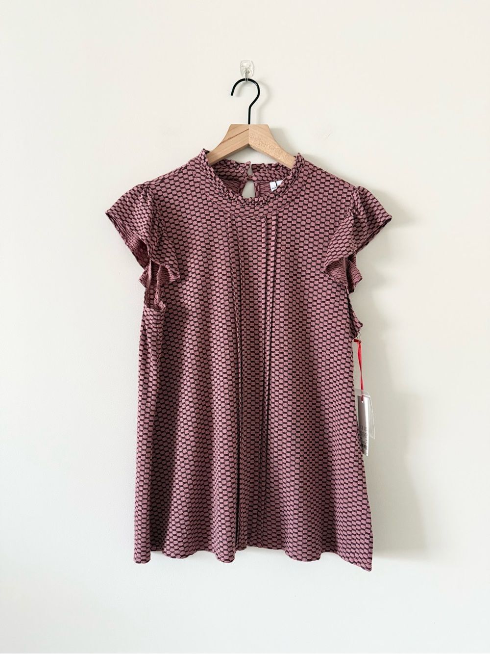 NWT Elle Rose-Mauve Geometric Flutter Sleeve Top Size L